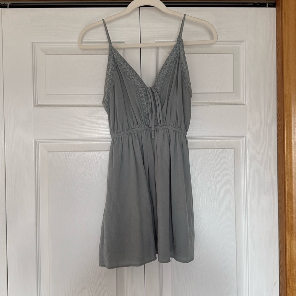 Summer mini dress with tie detail size: small, color:light mint green